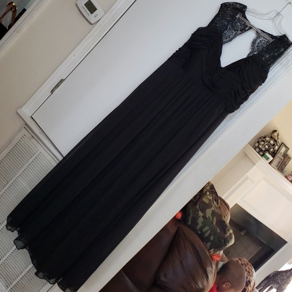 Black cocktail gown - Picture 1 of 5